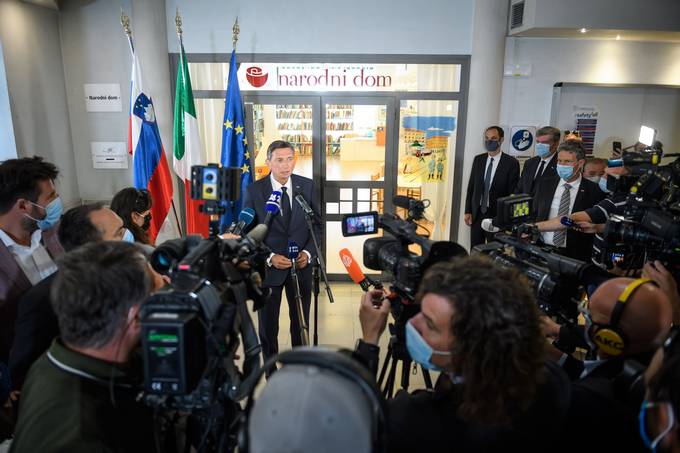 Predsednik Pahor in predsednik Mattarella na obeleitvi 100. obletnice poiga in slovesne vrnitve Narodnega doma v Trstu slovenski narodni skupnosti v Italiji
